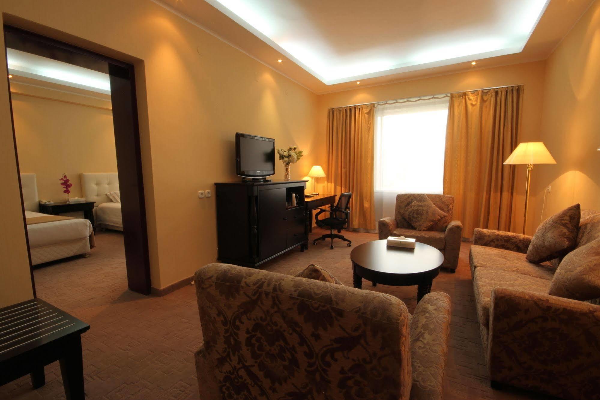 Chinggis Khaan Hotel Ulaanbaatar Exterior photo